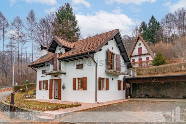 casa indipendente in vendita a Chies d'Alpago in zona Irrighe