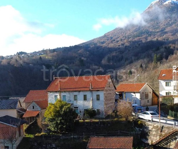 casa indipendente in vendita a Chies d'Alpago in zona Alpaos