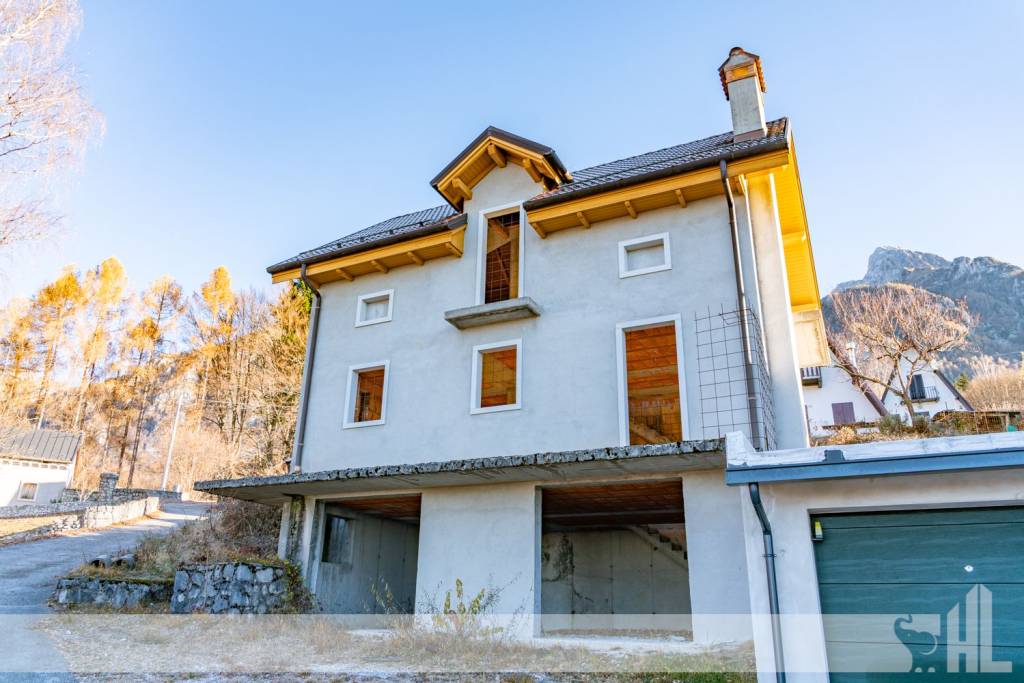 casa indipendente in vendita a Chies d'Alpago in zona Irrighe