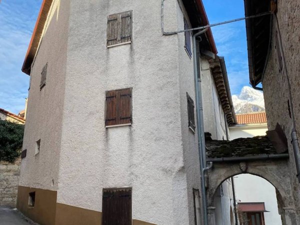 casa indipendente in vendita a Chies d'Alpago in zona Funes