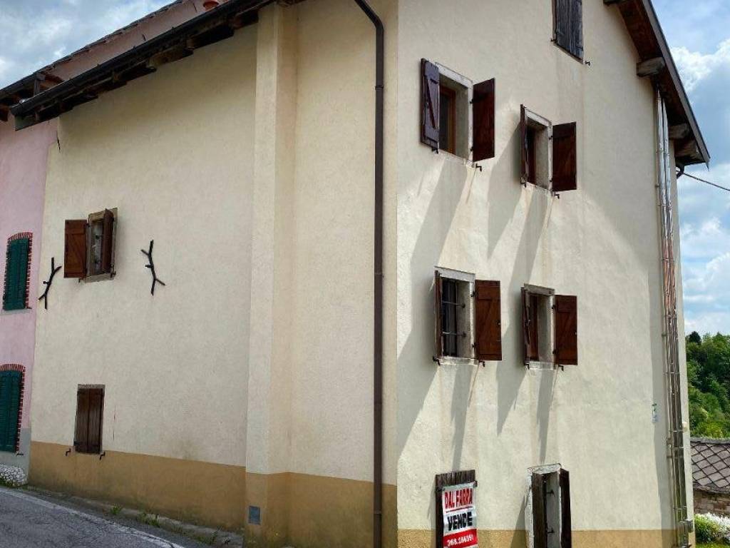 casa indipendente in vendita a Chies d'Alpago in zona Funes
