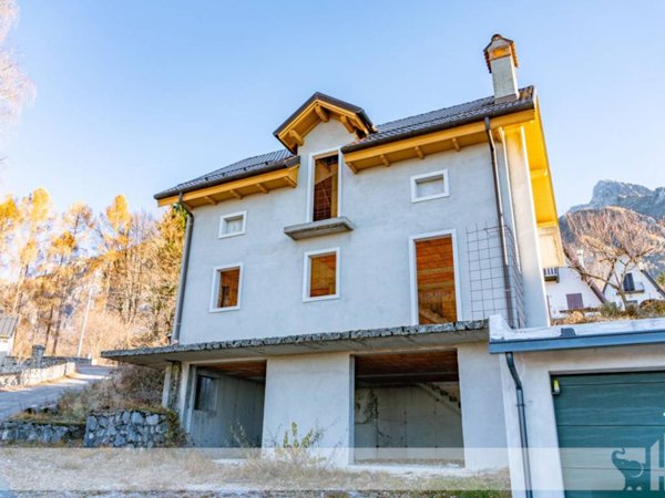 casa indipendente in vendita a Chies d'Alpago in zona Irrighe