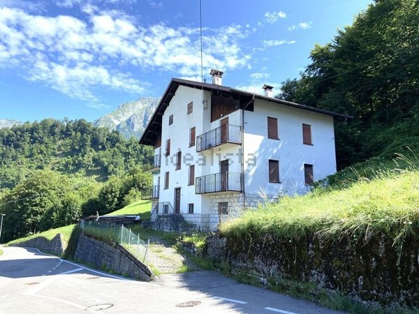 appartamento in vendita a Chies d'Alpago in zona Lamosano