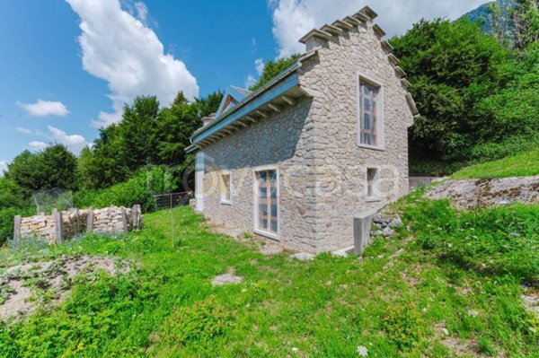 casa indipendente in vendita a Chies d'Alpago in zona Funes
