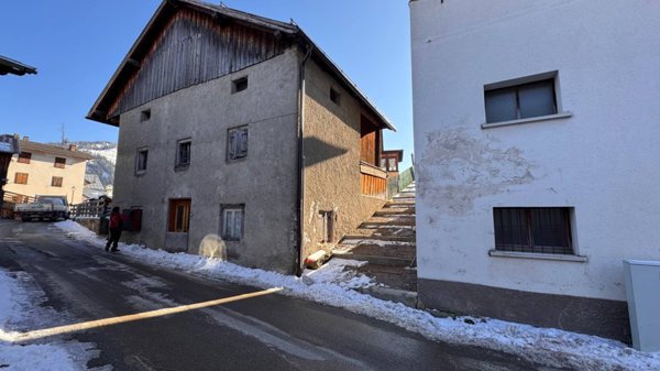 casa indipendente in vendita a Colle Santa Lucia in zona Villagrande