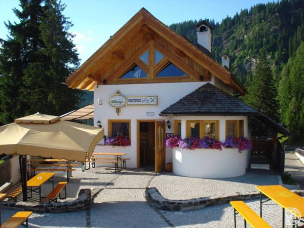 negozio in vendita a Colle Santa Lucia in zona Villagrande