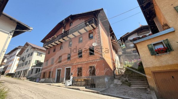 appartamento in vendita a Comelico Superiore in zona Casamazzagno