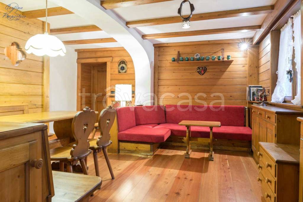 appartamento in vendita a Cortina d'Ampezzo in zona Crìgnes
