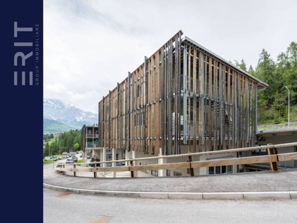 locale commerciale in vendita a Cortina d'Ampezzo in zona Pian da Lago
