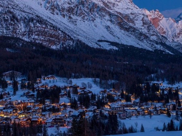 intera palazzina in vendita a Cortina d'Ampezzo in zona Pocol