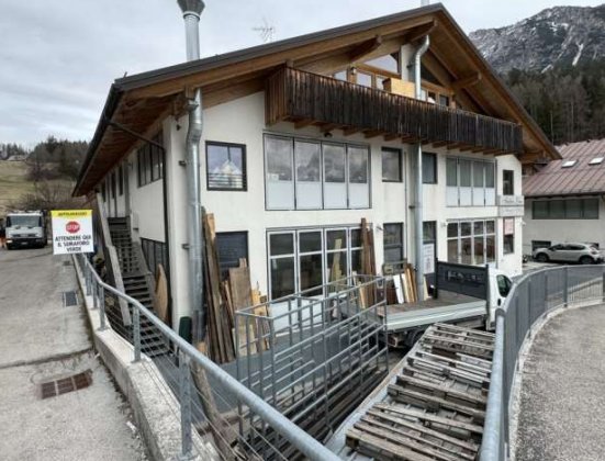 locale di sgombero in vendita a Cortina d'Ampezzo in zona Pian da Lago