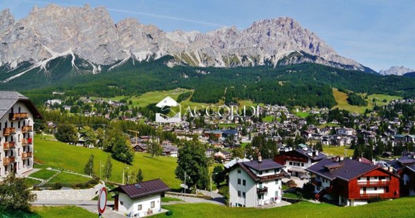 casa indipendente in vendita a Cortina d'Ampezzo in zona Crìgnes