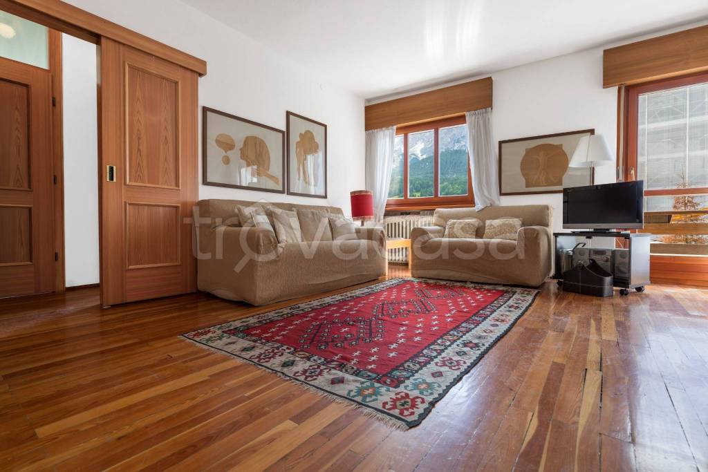 appartamento in vendita a Cortina d'Ampezzo in zona Crìgnes