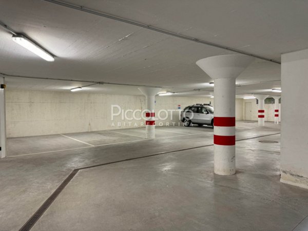 box auto in vendita a Cortina d'Ampezzo in zona Crìgnes