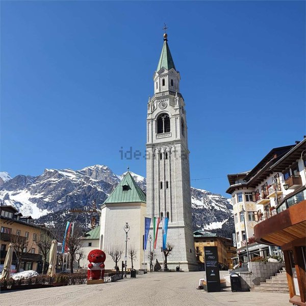 box auto in vendita a Cortina d'Ampezzo in zona Crìgnes