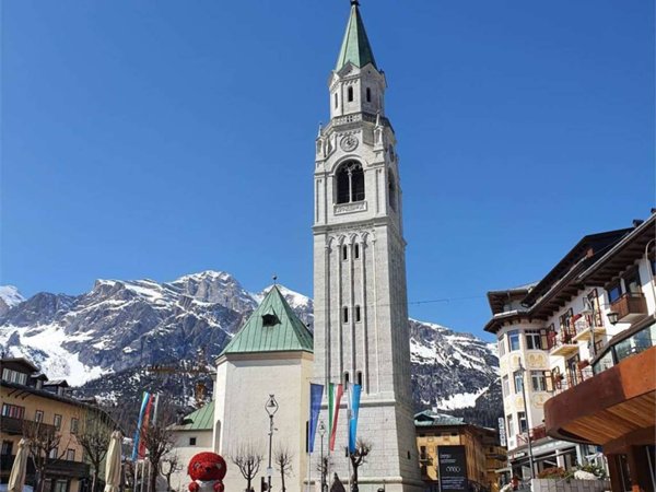 box auto in vendita a Cortina d'Ampezzo in zona Crìgnes