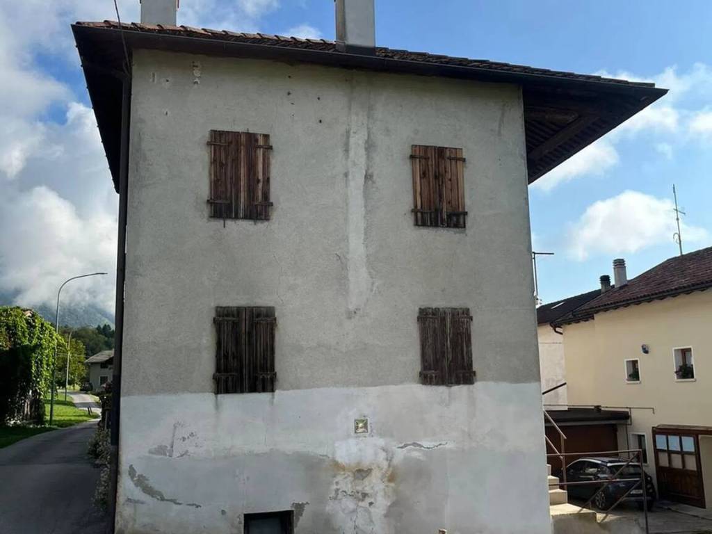 casa indipendente in vendita a Feltre in zona Lamen
