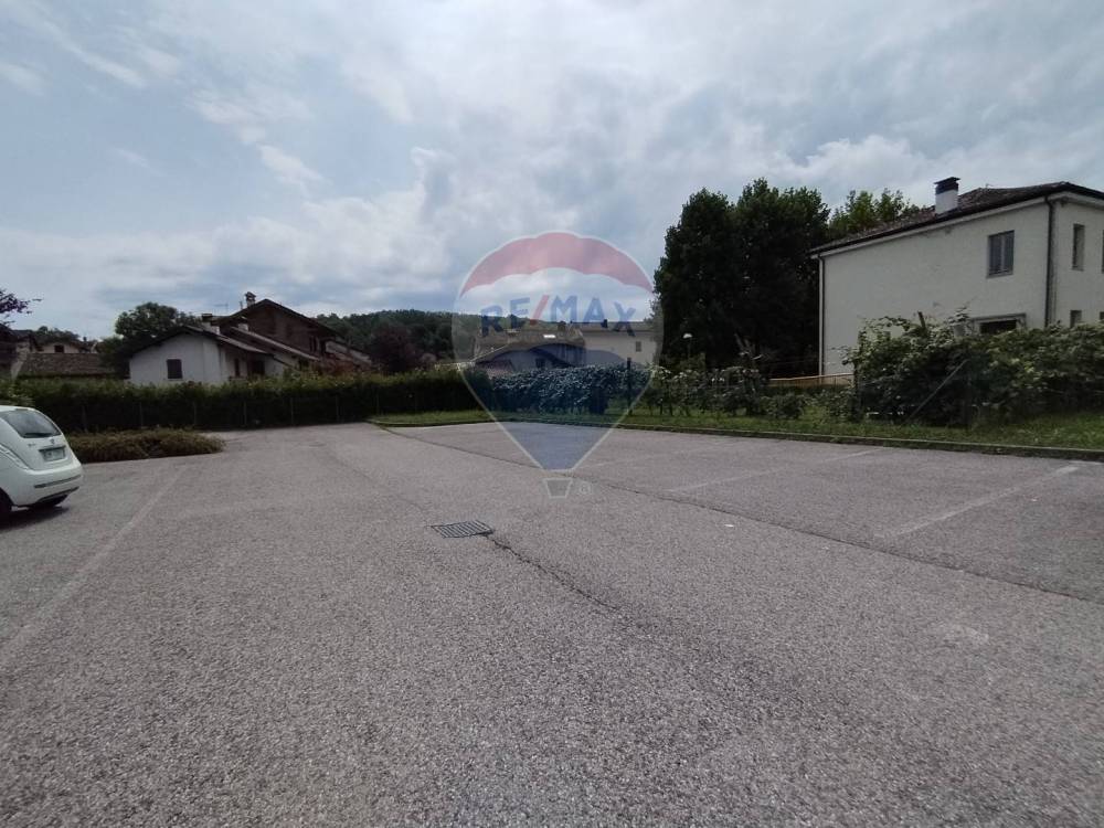 negozio in vendita a Feltre in zona Villabruna
