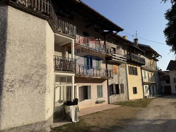 casa indipendente in vendita a Feltre in zona Tomo
