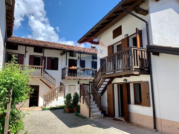 casa indipendente in vendita a Feltre in zona Vignui