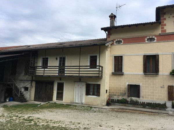 casa indipendente in vendita a Feltre in zona Tomo