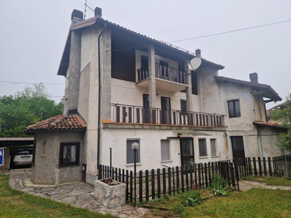 casa indipendente in vendita a Feltre in zona Celarda
