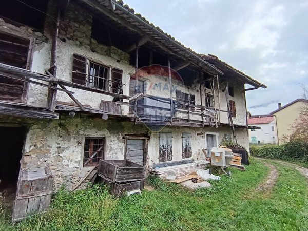 casa semindipendente in vendita a Feltre in zona Celarda