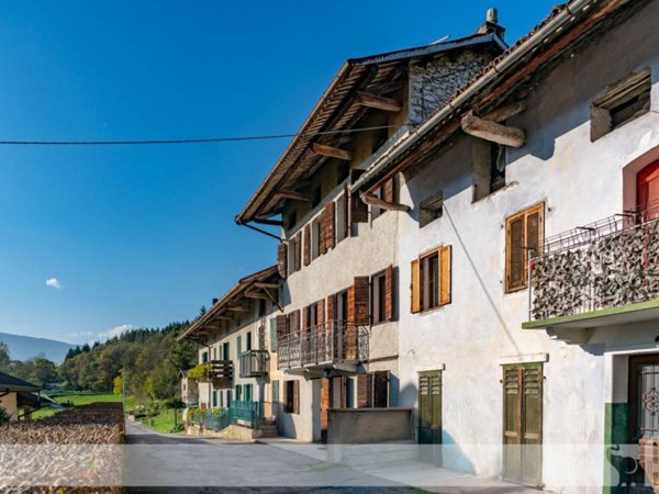 casa indipendente in vendita a Feltre in zona Nemeggio