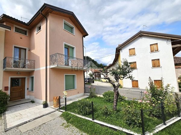 appartamento in vendita a Feltre in zona Mugnai
