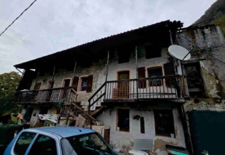 casa indipendente in vendita a Feltre in zona Canal