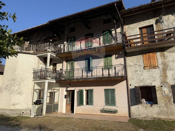 casa indipendente in vendita a Feltre in zona Tomo