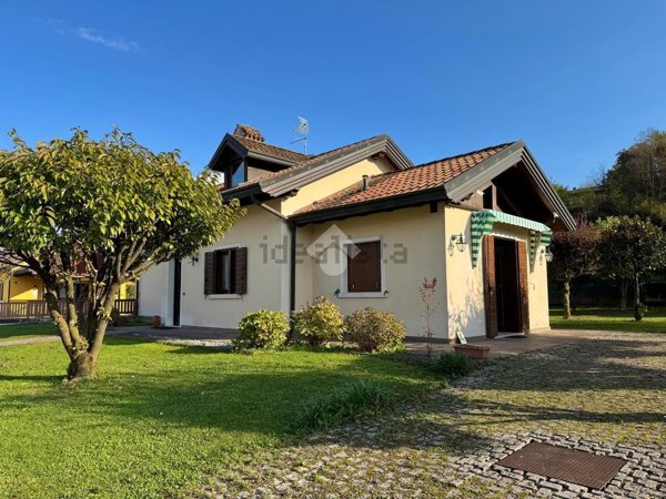 casa indipendente in vendita a Feltre in zona Zermen