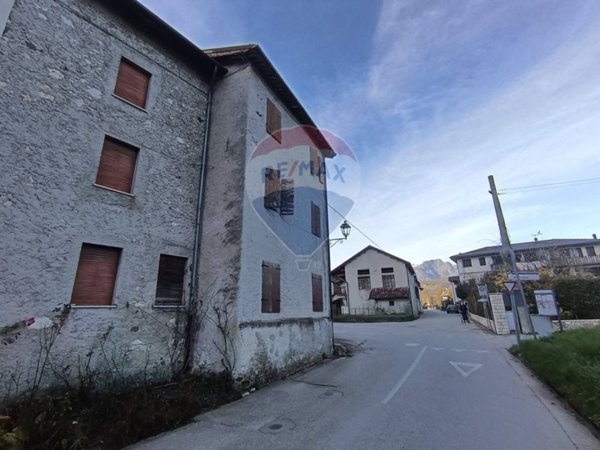 casa semindipendente in vendita a Feltre in zona Celarda