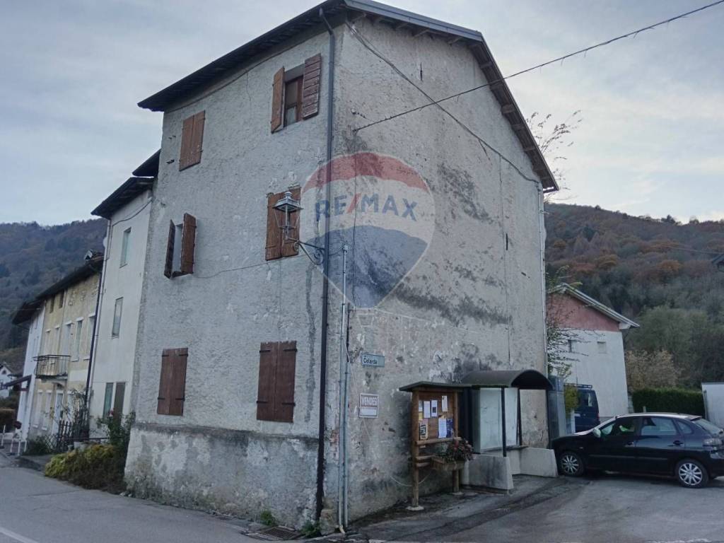 casa semindipendente in vendita a Feltre in zona Celarda