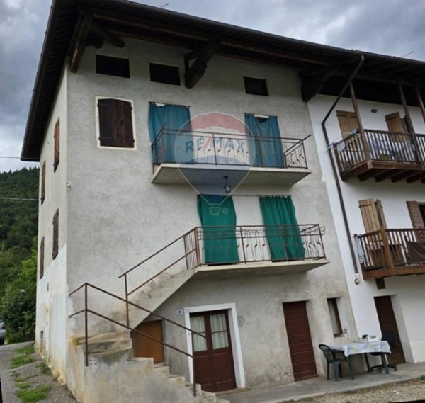 casa indipendente in vendita a Feltre in zona Lamen