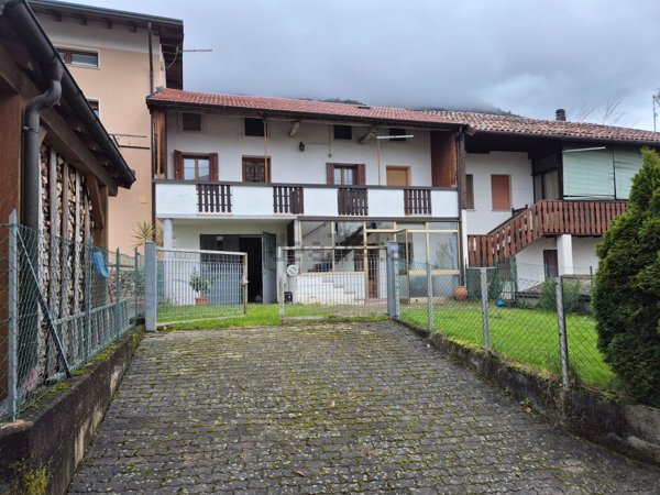 casa indipendente in vendita a Feltre in zona Arson