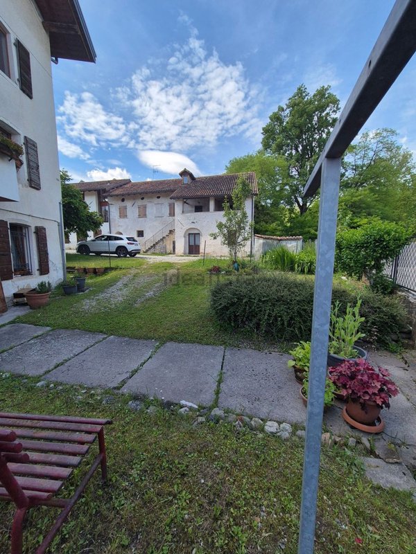 casa indipendente in vendita a Feltre in zona Vellai