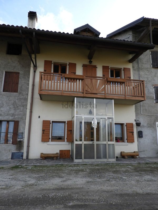 casa indipendente in vendita a Feltre in zona Tomo