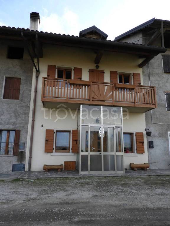 casa indipendente in vendita a Feltre in zona Tomo