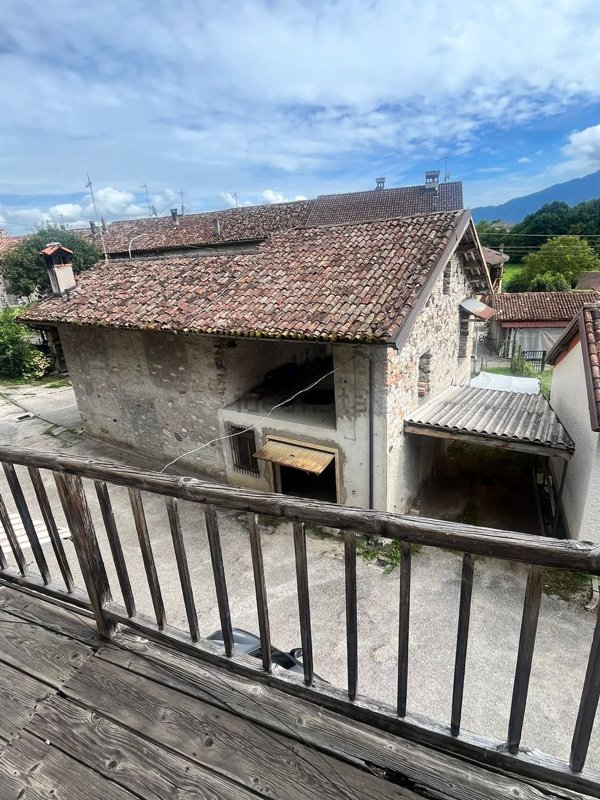 casa indipendente in vendita a Feltre in zona Lamen