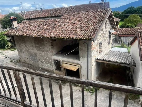 casa indipendente in vendita a Feltre in zona Lamen