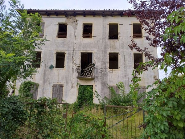 casa indipendente in vendita a Feltre in zona Anzù