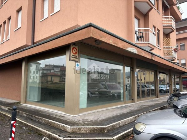 locale commerciale in vendita a Feltre