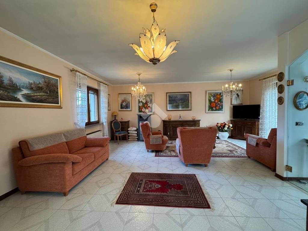 casa indipendente in vendita a Feltre in zona Zermen