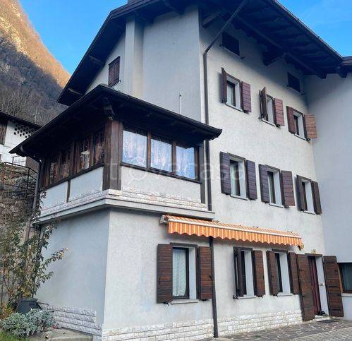 casa indipendente in vendita a Feltre in zona Canal