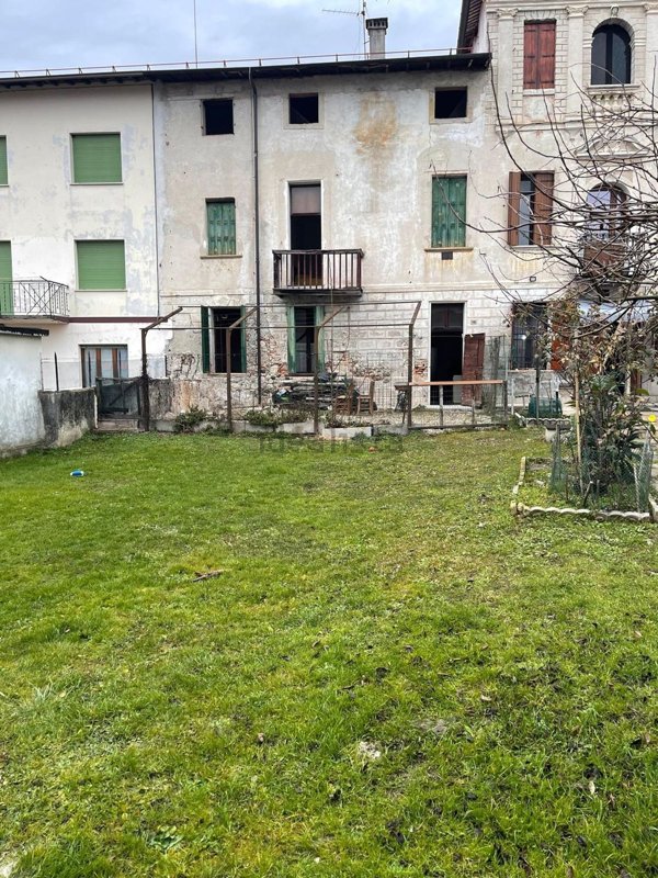casa indipendente in vendita a Feltre in zona Foen