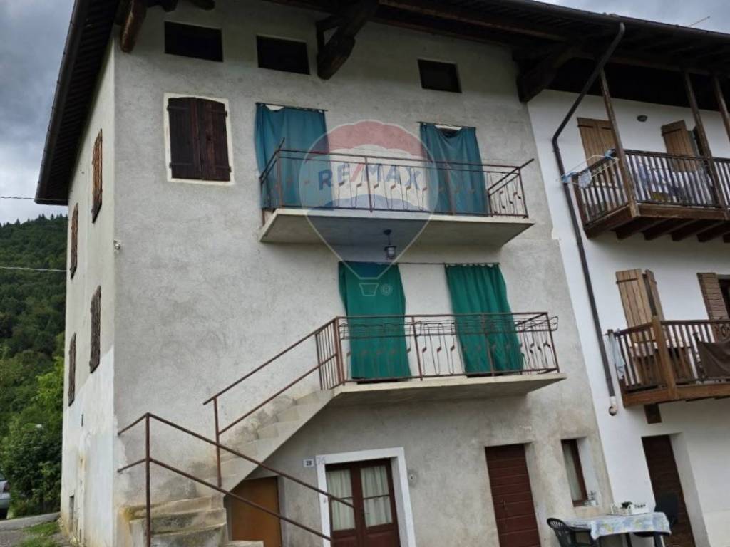casa indipendente in vendita a Feltre in zona Lamen
