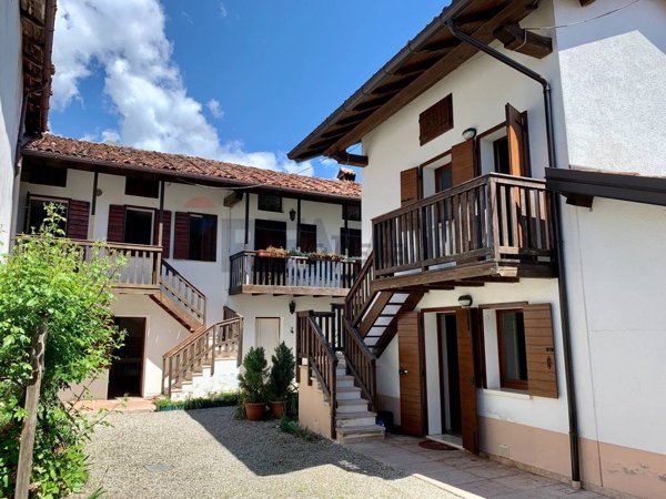 casa indipendente in vendita a Feltre in zona Vignui