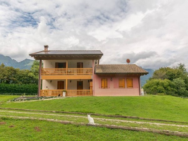 casa indipendente in vendita a Feltre in zona Villabruna