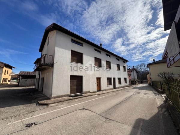 casa indipendente in vendita a Feltre in zona Foen